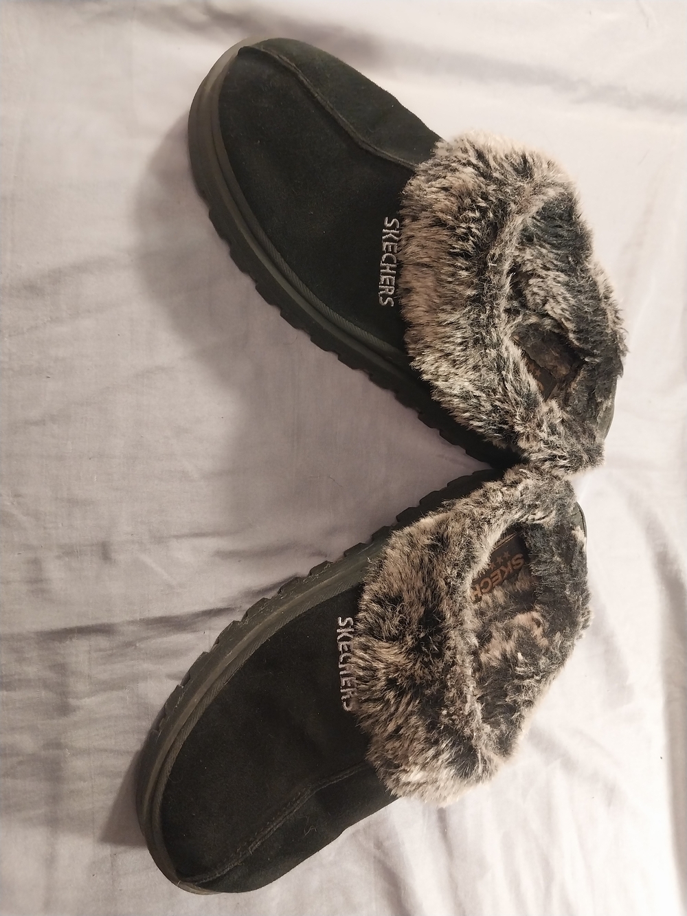 Skechers Women's Black Slip-On Faux Fur Lined Clog Slippers #378